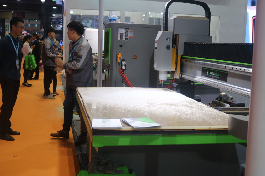 得馬廣告雕刻機(jī)介紹