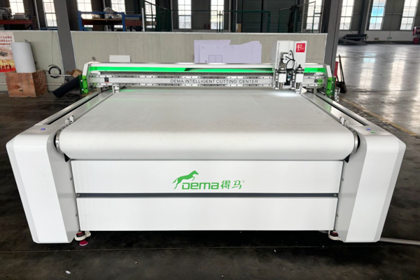 得馬F11高速巡邊裁切機(jī)