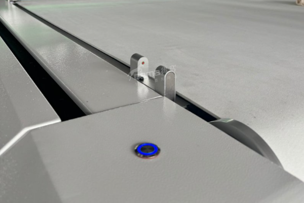 得馬F11高速巡邊裁切機(jī)激光對(duì)刀儀