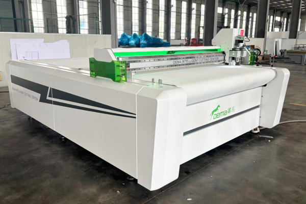 得馬F11高速裁切機(jī)