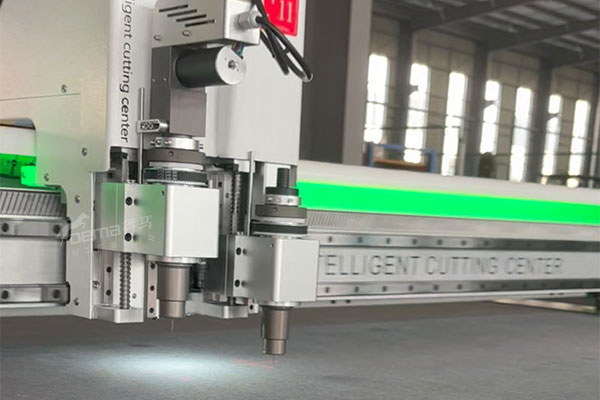 得馬F11高速裁切機(jī)