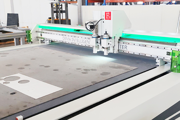 得馬F11高速裁切機