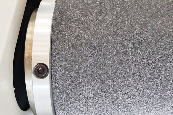 得馬裁切機(jī)滾動(dòng)臺(tái)面